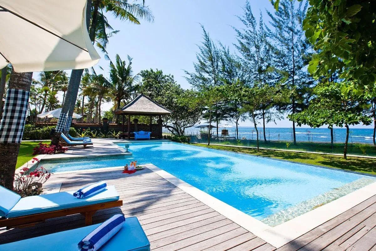 Luxury Villas & Private Stays